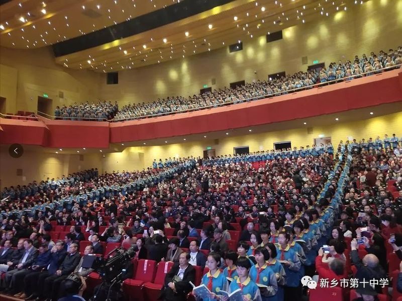 “千人聯(lián)誦”展風(fēng)采，“愛(ài)的教育”潤(rùn)心田