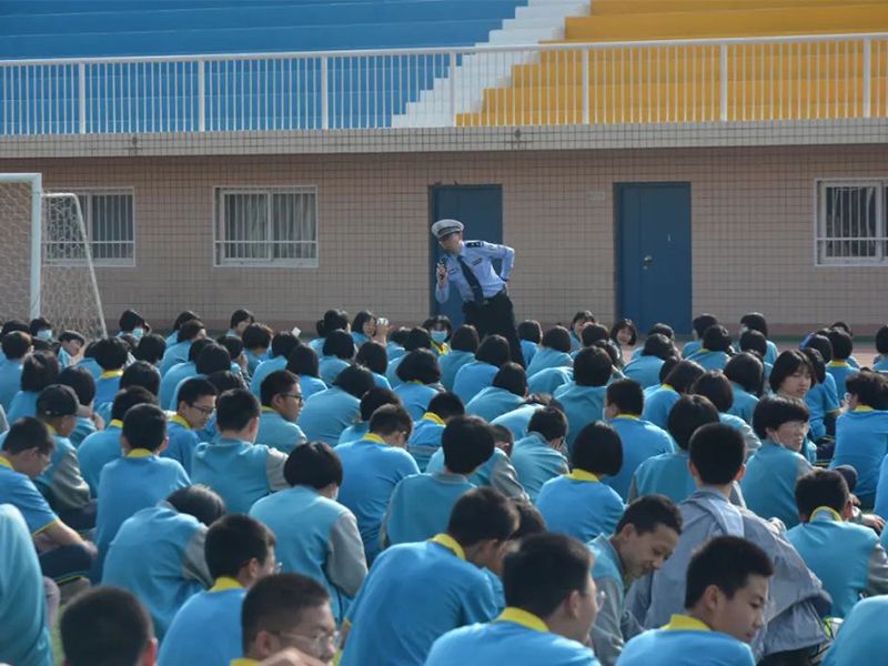 交通安全進校園 珍愛生命謹出行|新鄉(xiāng)市第十中學法治教育系列活動