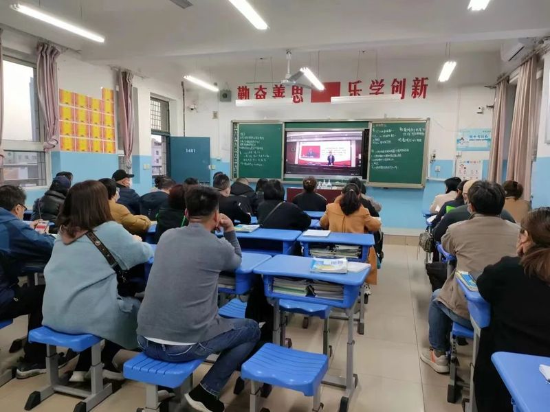 家校共育 筑夢(mèng)前行——新鄉(xiāng)十中“一校三區(qū)”2022—2023學(xué)年家長(zhǎng)學(xué)校（一）